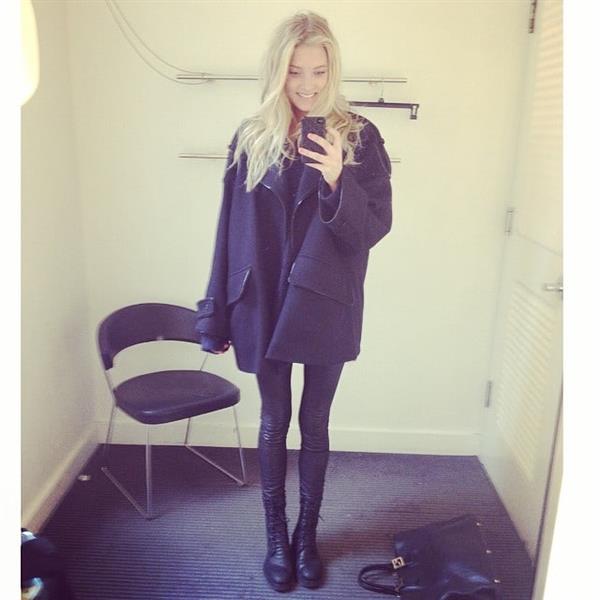 Elsa Hosk taking a selfie