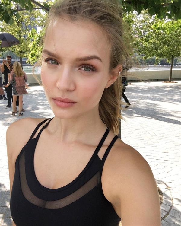 Josephine Skriver taking a selfie