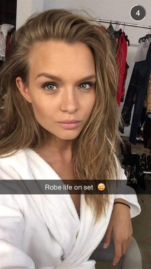 Josephine Skriver taking a selfie