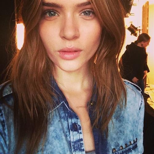 Josephine Skriver taking a selfie