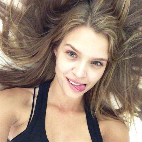 Josephine Skriver taking a selfie