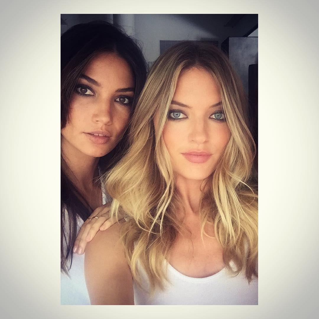 Lily Aldridge taking a selfie