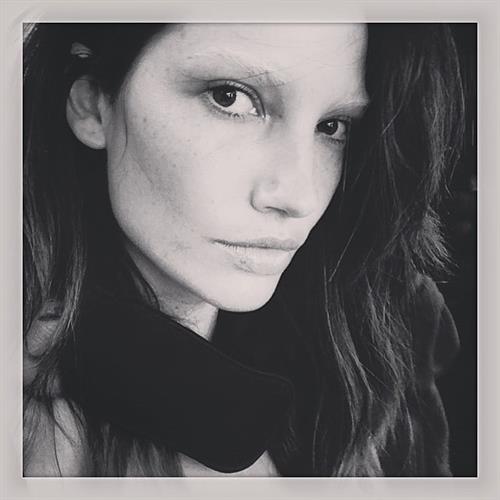 Lily Aldridge taking a selfie