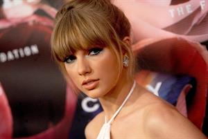 Taylor Swift Fragrance Foundation Awards at Alice Tully Hall in Lincoln Center - New York City - June 12, 2013 