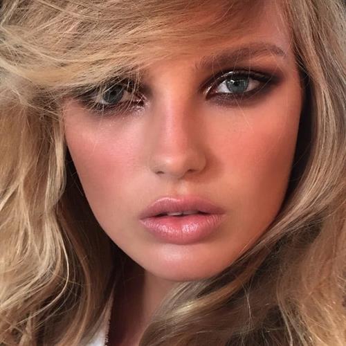 Romee Strijd taking a selfie