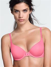 Sara Sampaio in lingerie