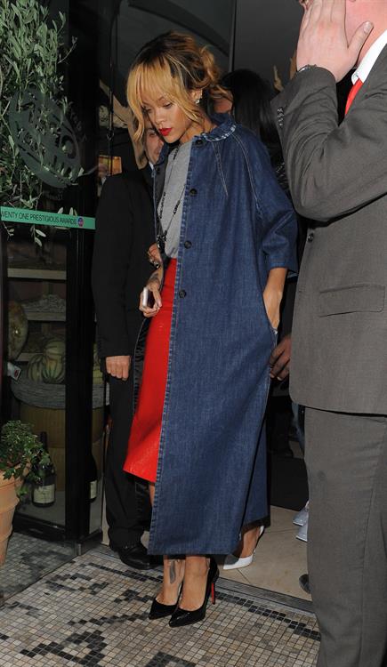 Rihanna enjoys a night out in Manchester (12.06.2013) 