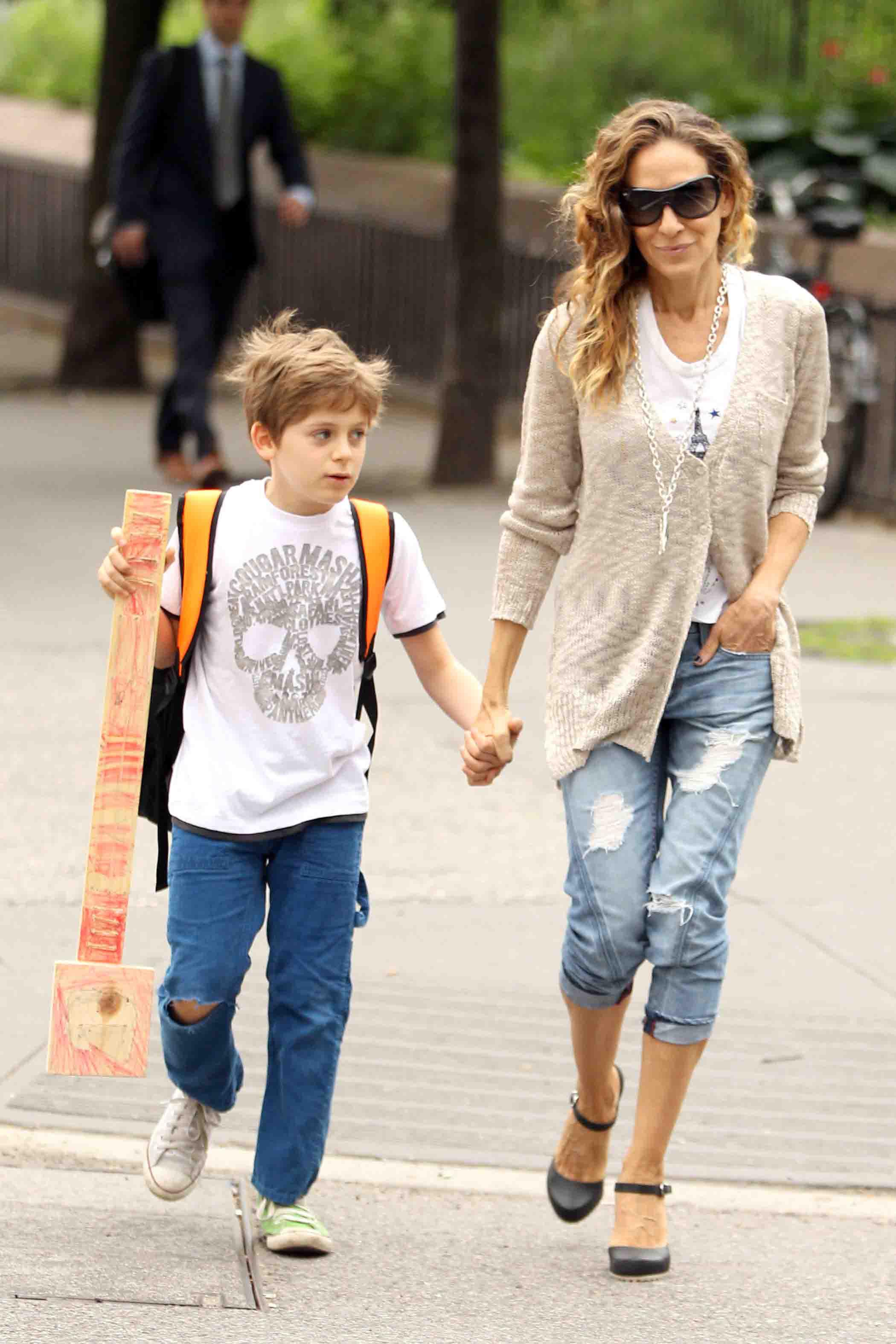 Sarah Jessica Parker Takes her children to school in New York City (May 23, 2013) 