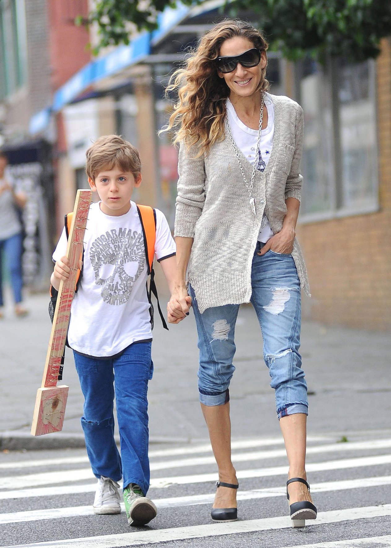 Sarah Jessica Parker Takes her children to school in New York City (May 23, 2013) 