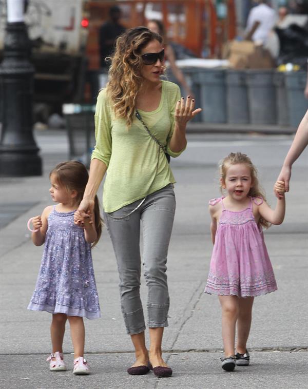 Sarah Jessica Parker Takes a stroll with her twins around the West Village in New York City (May 21, 2013) 