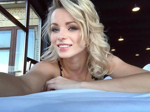 Ekaterina Enokaeva taking a selfie