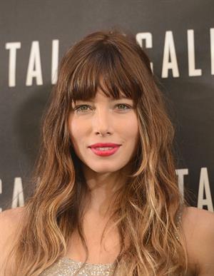 Jessica Biel poses at the Total Recall - Los Angeles Photo Call on July 28, 2012 in Beverly Hills, California