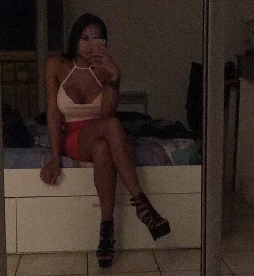 Astrid Nelsia taking a selfie