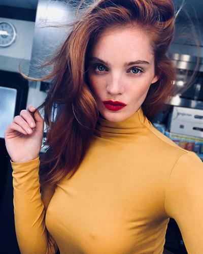 Alexina Graham taking a selfie
