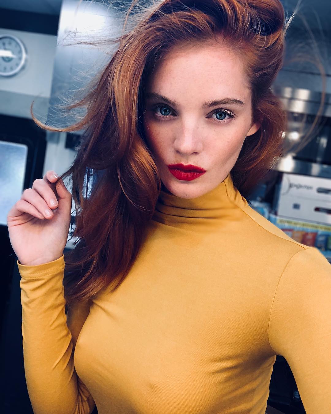 Alexina Graham taking a selfie