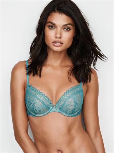 Daniela Braga in lingerie