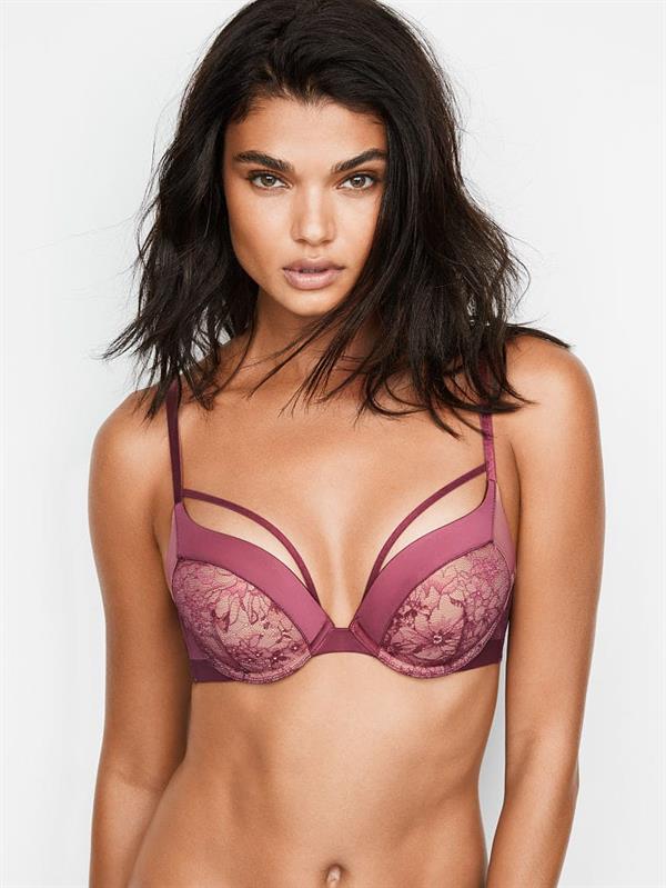 Daniela Braga in lingerie