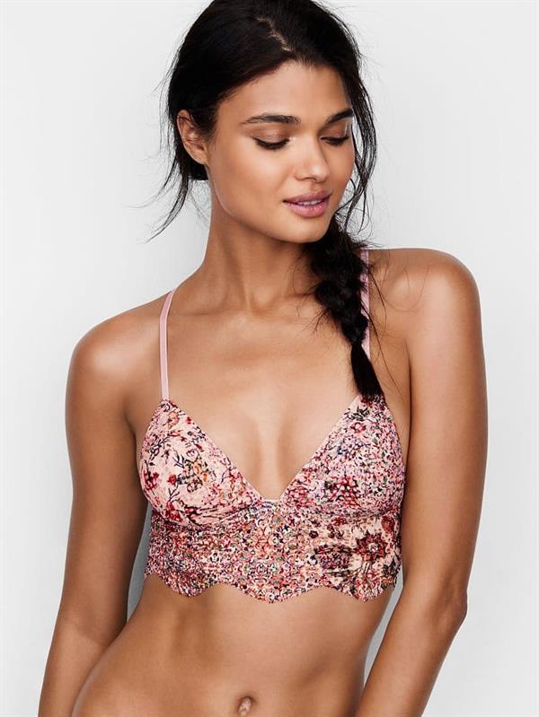 Daniela Braga in lingerie