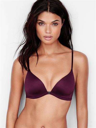 Daniela Braga in lingerie