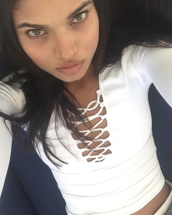 Daniela Braga taking a selfie