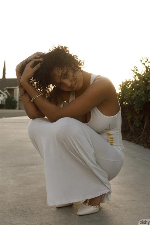 Noelle Monique Flashing Tits