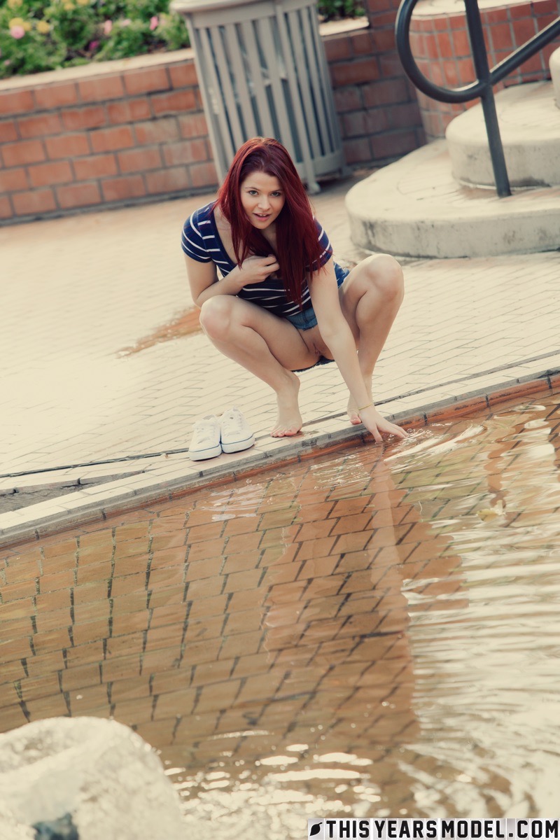 Mindy Flashes in the Park