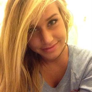 Kennedy Leigh taking a selfie