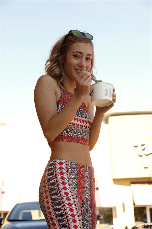 Dallas Mills for Zishy