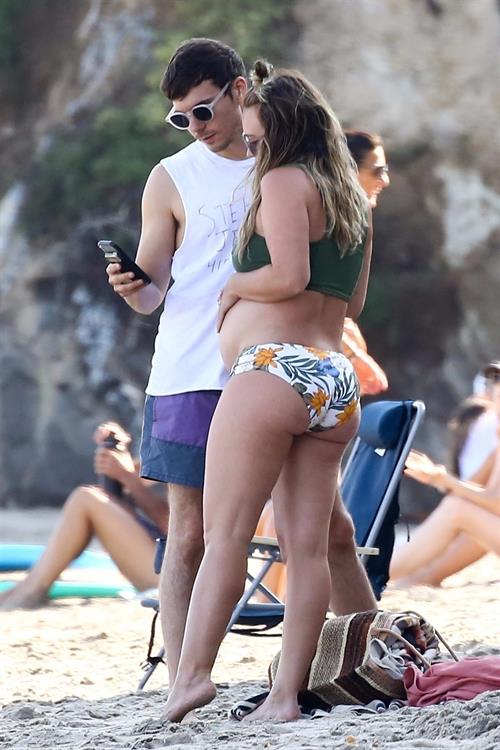 Hilary Duff Bikini Pictures Hilary Duff pregnant in a bikini