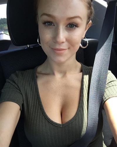 Leanna Decker taking a selfie