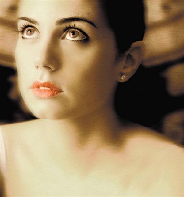 Mia Kirshner