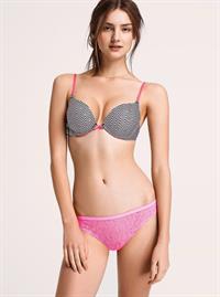 Vika Levina in lingerie