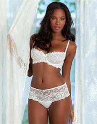 Eve Tramunt in lingerie