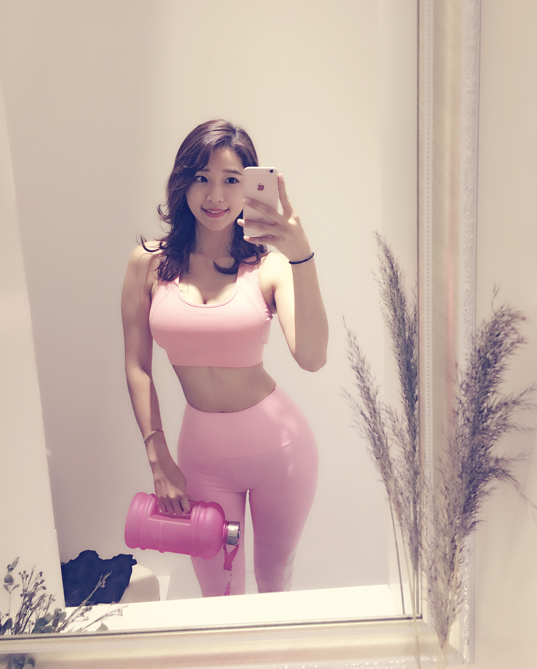 ohttomom taking a selfie