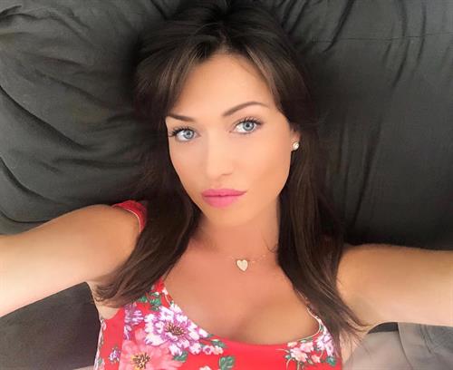 Elsa Esnoult taking a selfie