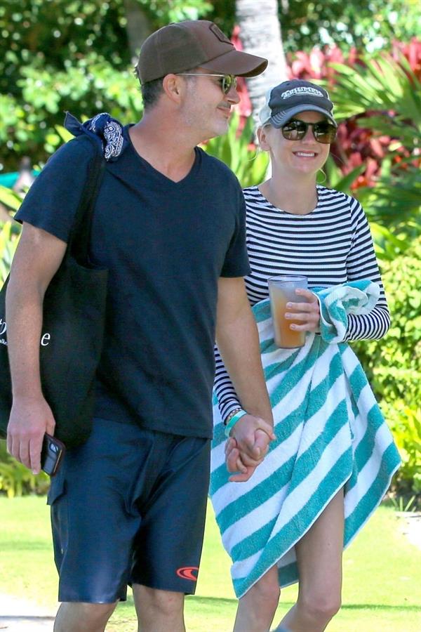 Anna Faris on the beach in Hawaii on 11/24/2018