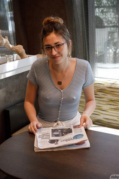 Petite Keira gets naked for Zishy