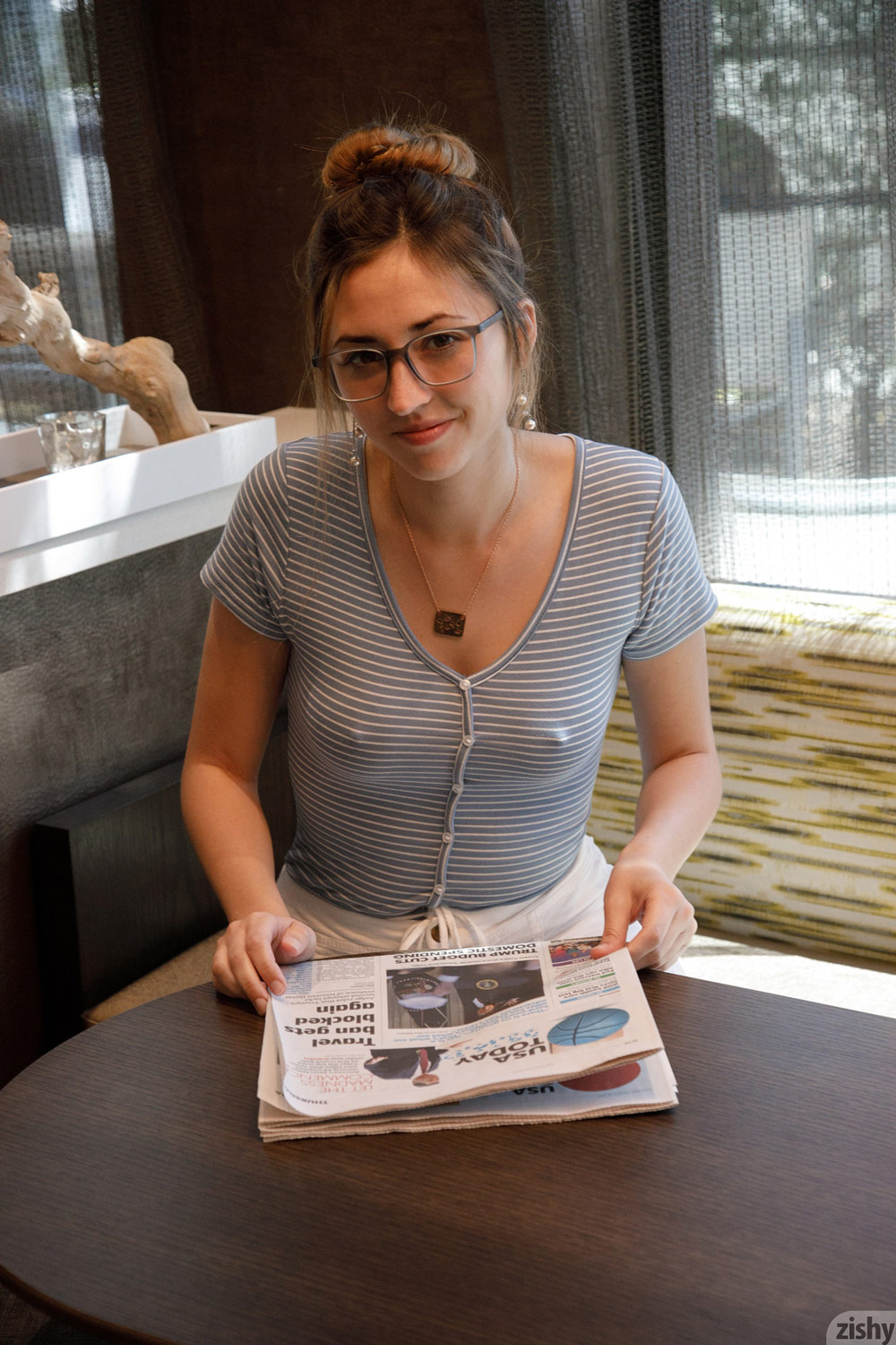 Petite Keira gets naked for Zishy