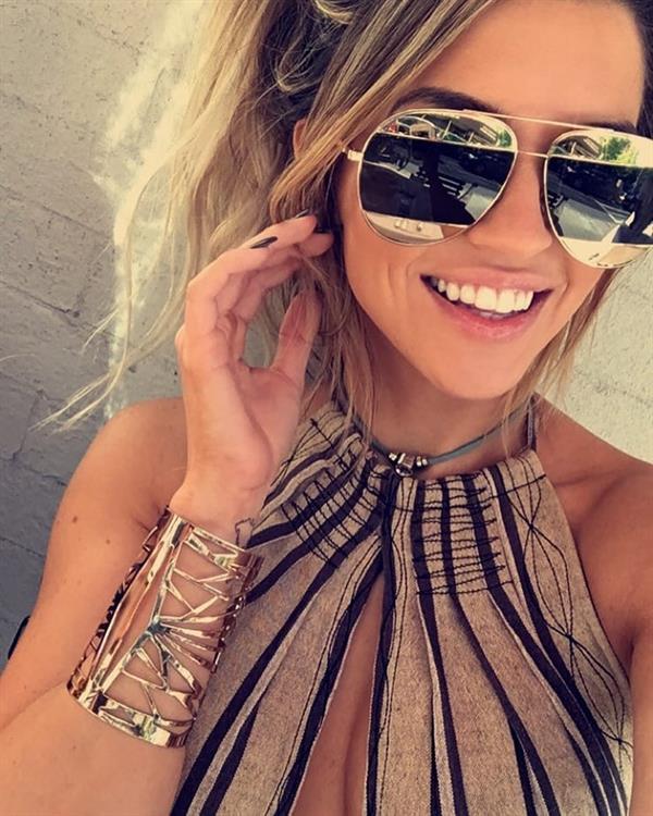 Nikki Blackketter taking a selfie