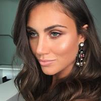 Stephanie Rayner taking a selfie