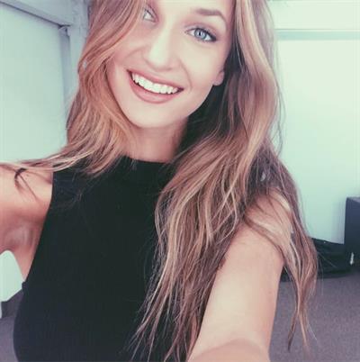 Ari Fournier taking a selfie