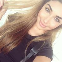 Chantel Jeffries taking a selfie