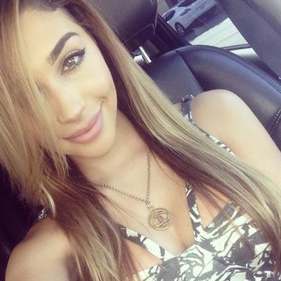 Chantel Jeffries taking a selfie