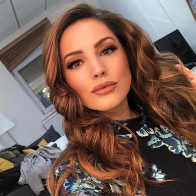 Kelly Brook taking a selfie