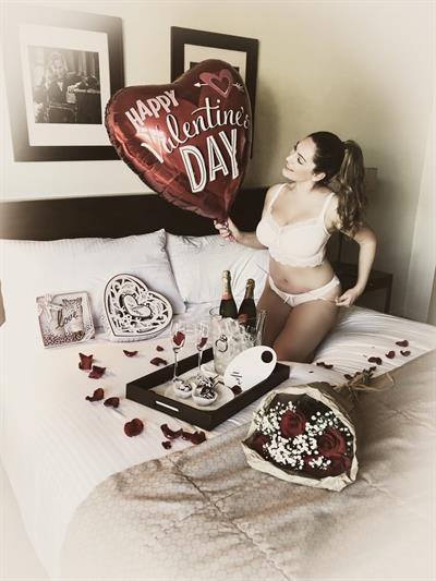 Kelly Brook in lingerie