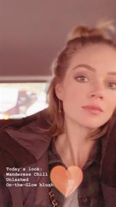 Lindsay Ellingson taking a selfie