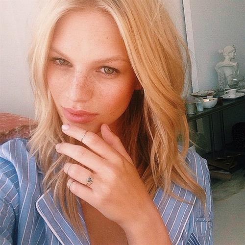 Nadine Leopold taking a selfie