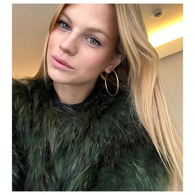 Nadine Leopold taking a selfie