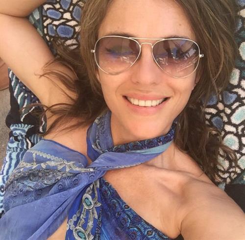 Elizabeth Hurley taking a selfie