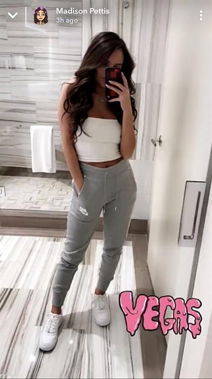 Madison Pettis taking a selfie
